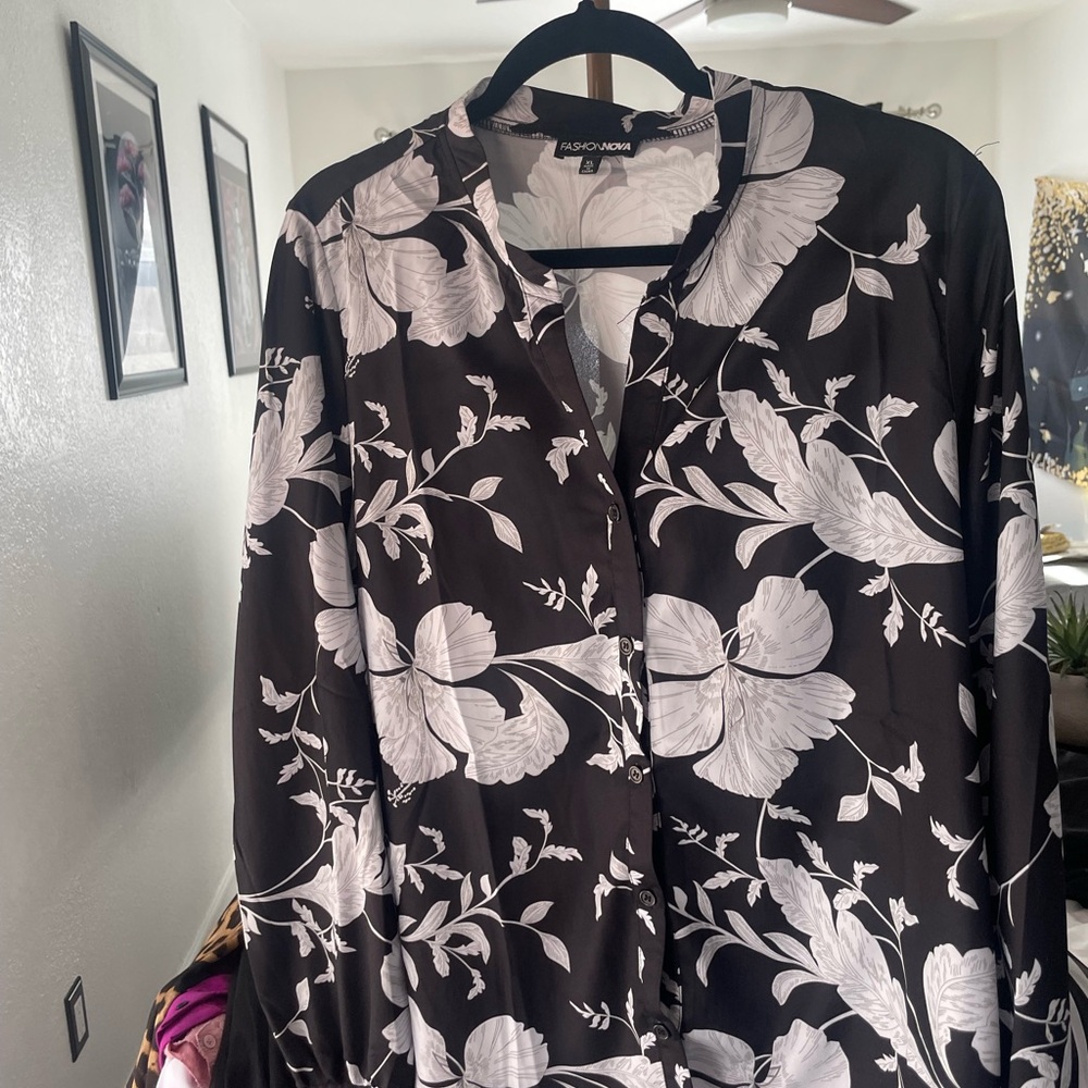 Fashion Nova Black Floral Blouse 1XL Sheer Lightweight Button Up Top
